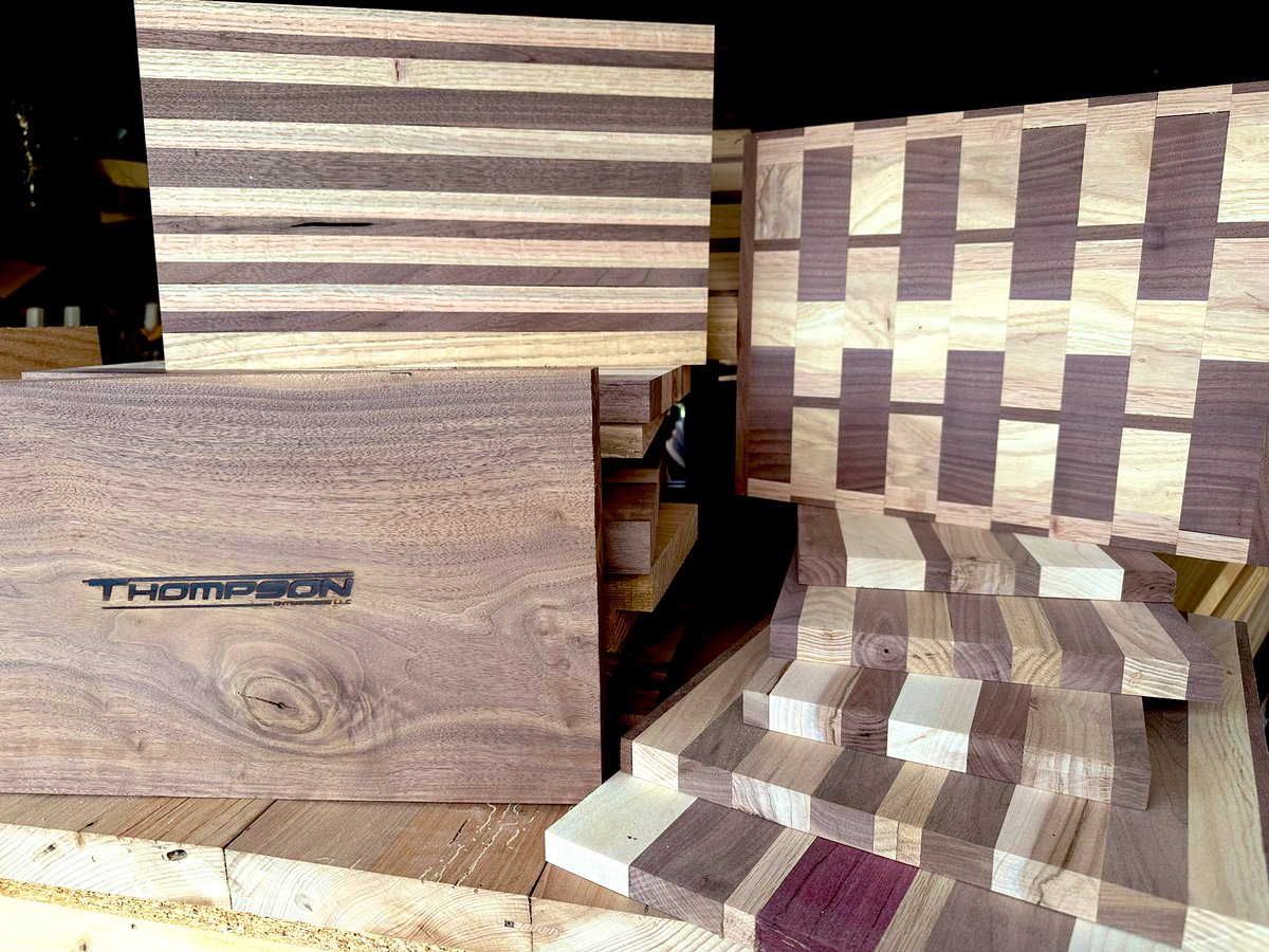 thompsonenter's tweet photo. We have a bunch of these cutting boards ready to go. Sizes range from 9x11 to 14x20. Christmas is right around the corner. Get one before they are gone. https://t.co/1wxjm5BJYe