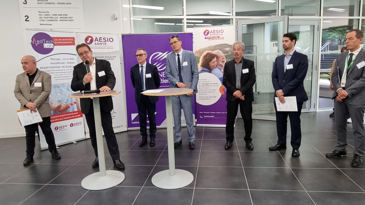 AesioSante's tweet image. @jacquesfayolle @MINES_StEtienne @PatrickBrothier @AesioMutuelle @HauryPascal @AesioSante ont accueilli auj. au @MedTechLab_ , les institutionnels et acteurs locaux de santé.
L’occasion de présenter les projets du living-lab santé autonomie : #Previchute #ALAIN #MemoTLM