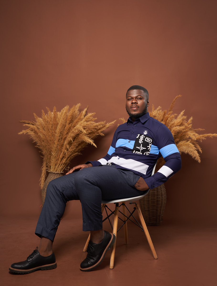 AngeKoffo's tweet photo. Si vous êtes plutôt à rechercher des chemises class, chic, colorées avec une touche africaine écrivez moi, j'en confectionne de très bonne qualité en plus. Rt pour une large diffusion stp 😊 https://t.co/BvPBqMpERH