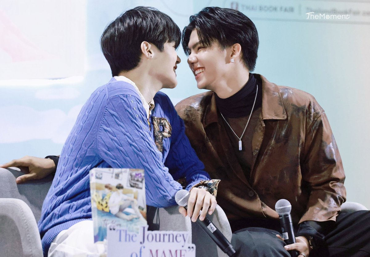 MshhYa's tweet photo. From Love In The Air (PrapaiSky) to Love Sea (MahasamutTongrak)🫶😘🥰
@fort_fts @peatwasu ❤️💙

FortPeat​ Bookfair
#BookfairxMMYProjects 
#FortFTS #Peatwasu #FortPeat #ComeFortZon #CaptainPeat #BabyFeat 

#PrapaiSky             To           #SamutRak https://t.co/RQvEV6o5pK