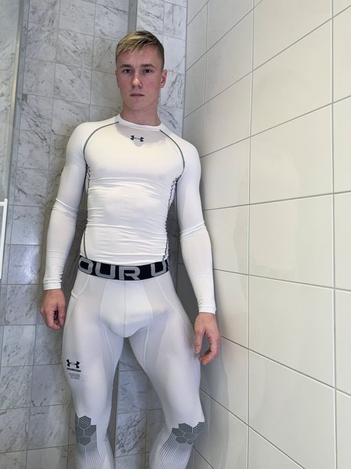 I&rsquo;m officially back in shape after being sick (minus my injured wrist)🦾💕 Don&rsquo;t forget to follow my insta