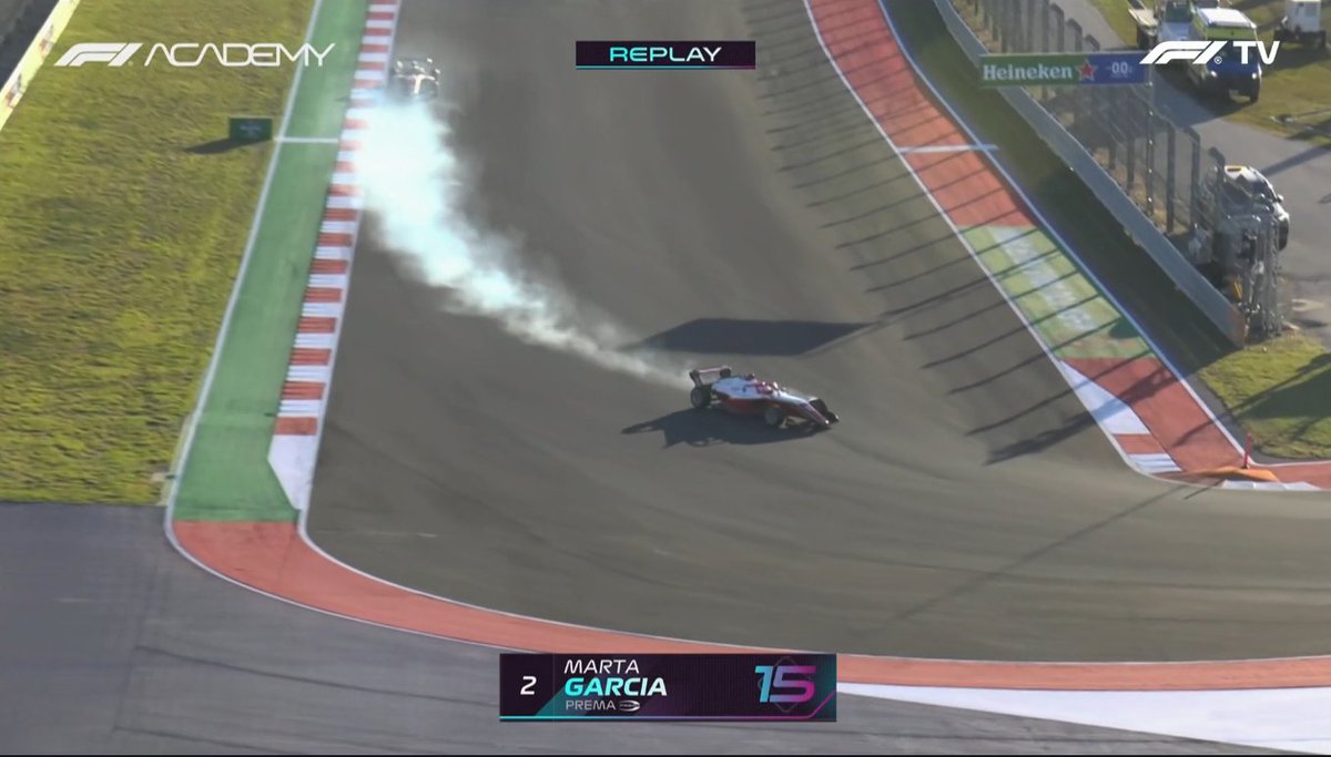 FastestPitLive's tweet image. Small lock-up for Garcia but she manages to keep it on track.

#F1A #USGP