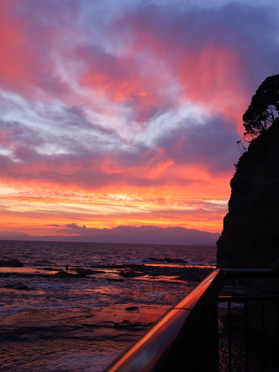 江ノ島
夕暮れ

#canonr10
#canonphotography 

#江ノ島の夕焼け
#風景写真

#キリトリセカイ
#写真散歩
#ミライに届けたい日本の風景 
#ファインダー越しの私の世界

#江ノ島
#神奈川