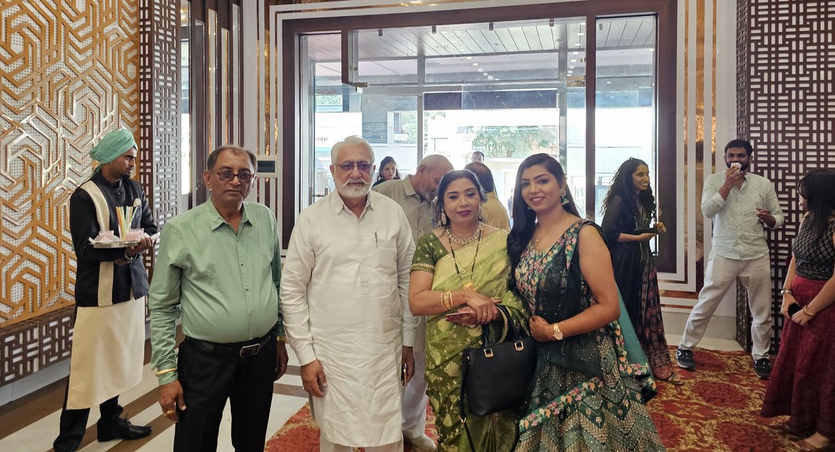 KanheriSombir's tweet photo. आज @RandhirTohanaश्री वीरेंद्र कुमार जी गाजूवाला के घर के मुहूर्त में शामिल होकर शुभकामनाएं दी।
श्री दिनेश मेंहदीरत्ता जी( टोहाना ) की बेटी की शादी में शामिल होकर बिटिया को आगामी जीवन के लिए आशीर्वाद दिया
@BhupinderShooda 
@INCUdaiBhan 
@DeependerSHooda 
@ChandvirSHooda https://t.co/5UhbgEAZC8