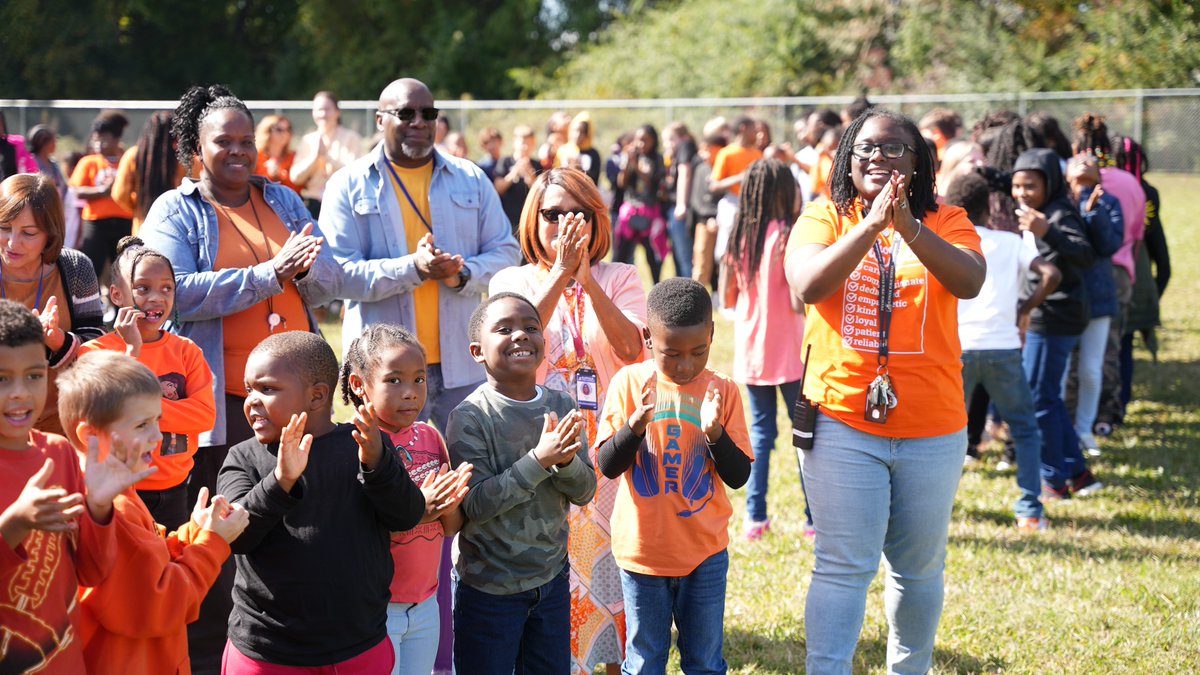 Oakland Elementary School students and staff celebrated Unity Day 2023 by wearing orange to  support bullying prevention and awareness! #BullyingPreventionMonth #UnityDay2023 #SPSCreatesAchievers