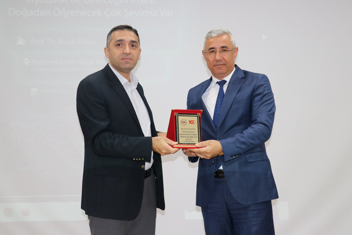 DarendeMEM's tweet photo. TÜBİTAK Bilim Söyleşileri etkinlikleri kapsamında  Mehmet Emin ILICAK Fen Lisesi öğrencilerine, Erzurum Atatürk üniversitesi öğretim görevlisi Prof Dr Burak DİKİCİ tarafından “Biyotaklit ile Geleceğin İnşası, Dogadan Öğrenecek çok şeyimiz var” konulu bir söyleşi gerçekleştirildi. https://t.co/tBHjaDyNnm
