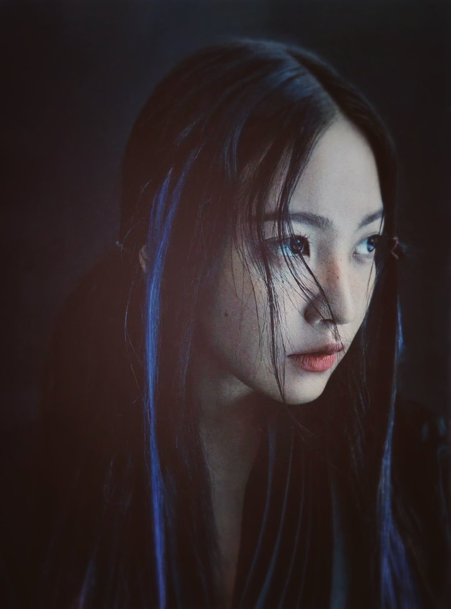 cuteyeripics's tweet photo. what a chill kill yeri 🦋 https://t.co/vAOgE0OViT