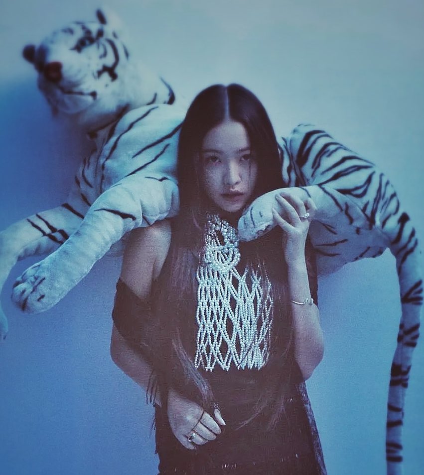 cuteyeripics's tweet photo. what a chill kill yeri 🦋 https://t.co/vAOgE0OViT