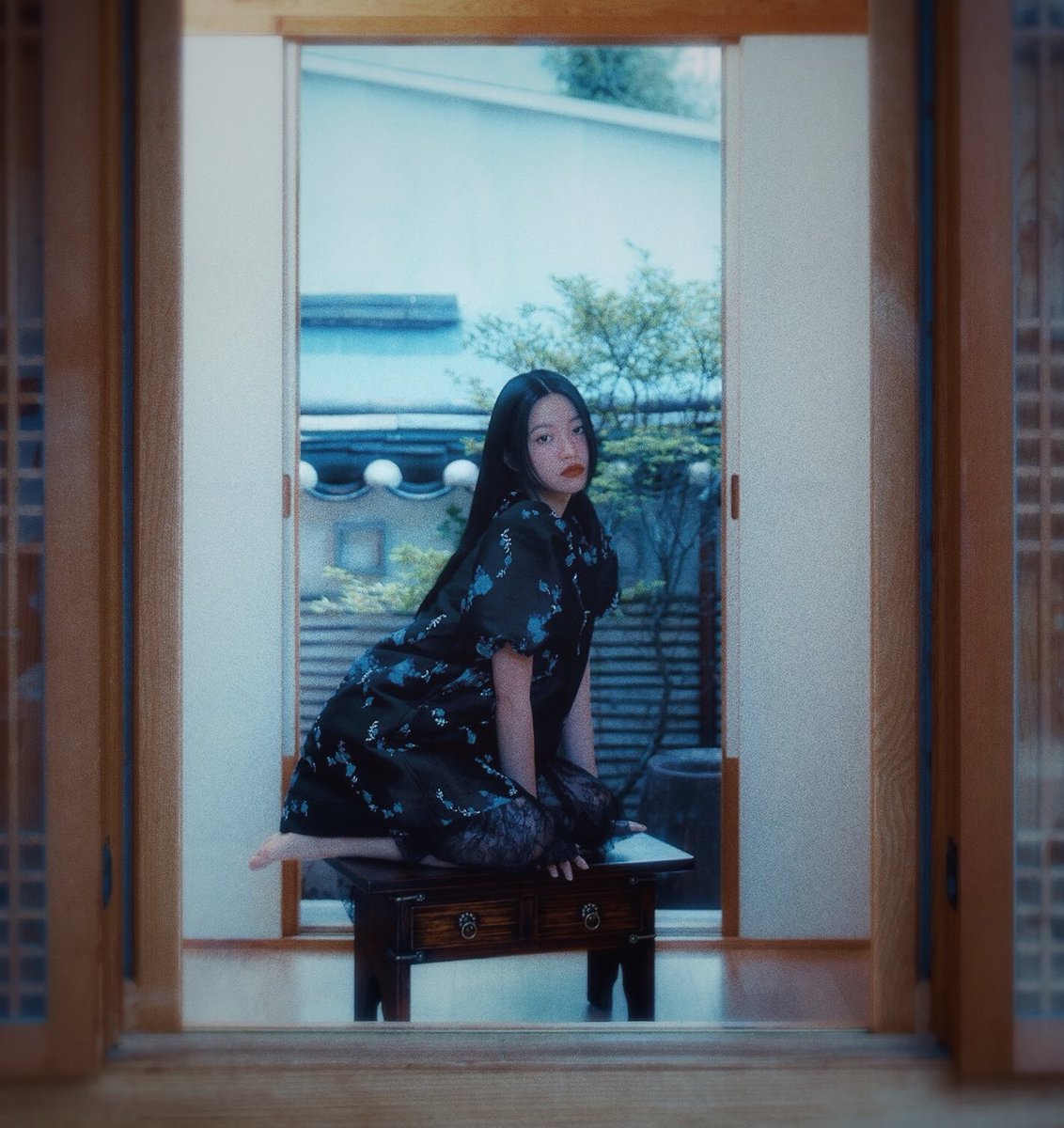 cuteyeripics's tweet photo. what a chill kill yeri 🦋 https://t.co/vAOgE0OViT