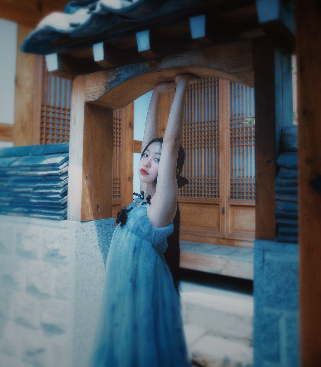 cuteyeripics's tweet photo. what a chill kill yeri 🦋 https://t.co/vAOgE0OViT