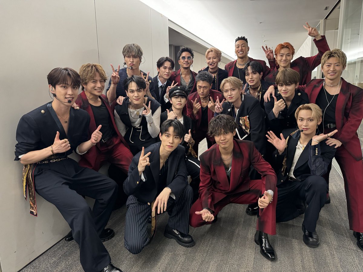 generationsfext's tweet photo. 【#GENE_Mステ密着 Ⓜ️】

生放送スタート直前に...💥
#JO1 (@official_jo1 )さんと📸

🎥Music Video
https://t.co/zfy1chd8gc

🎧Streaming / Download
https://t.co/3hqCS5XALg

#GENERATIONS #Diamonds
#GENE_Diamonds
#beyondtheGENERATIONS
#GENE_集まれ騒げ繋がれ
#Mステ @Mst_com https://t.co/fKV5vtvSVg