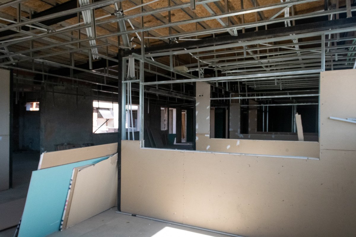 MuniCasares's tweet image. #SaludPública | Así avanza la obra más importante del 2023 🏥⏩️

👨🏻‍⚕️ En el #Hospital Municipal Julio F. Ramos continúa la construcción de la nueva unidad de #TerapiaIntensiva que tendrá 400 mt² y estará equipada con aparatología de última tecnología.