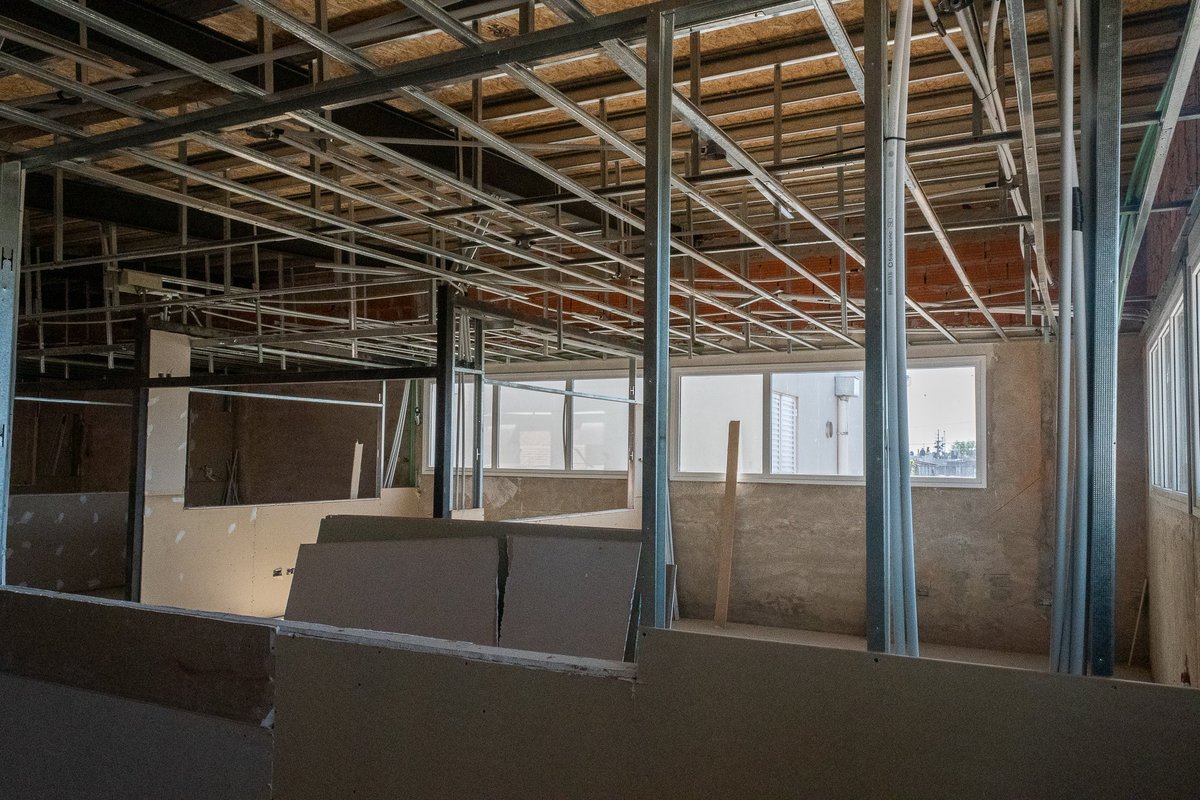 MuniCasares's tweet image. #SaludPública | Así avanza la obra más importante del 2023 🏥⏩️

👨🏻‍⚕️ En el #Hospital Municipal Julio F. Ramos continúa la construcción de la nueva unidad de #TerapiaIntensiva que tendrá 400 mt² y estará equipada con aparatología de última tecnología.