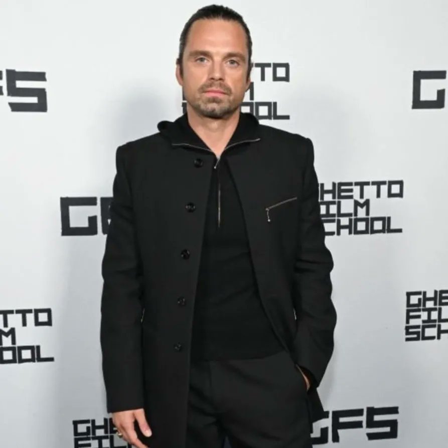 EvansStanFan's tweet photo. There's just something so attractive about a hoodie/suit jacket combination 😍 It could also have something to do with the man wearing it but that's OK too! 😉😏🥵
#sebastianstan #sebastianstanfan #marvel #marvelcomics #buckybarnes #wintersoldier #tfatws #thunderbolts https://t.co/Fw0HZipKeQ