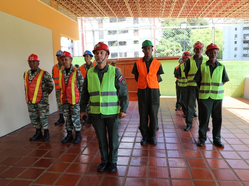 GdViloria88486's tweet photo. EL Regreso a Clases para nuestros niños y niñas de la Patria, evidenció el esfuerzo realizado por las #Bricomiles en todo el territorio nacional. La Formula Perfecta... pueblo y #FANB unidos en cualquier propósitos, nada nos detiene..!!
@hljohan 
@dhernandezlarez https://t.co/hK9emckjQL