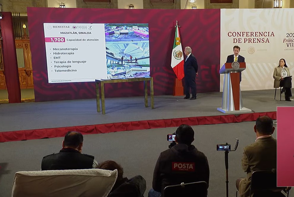 OnceNoticiasTV's tweet photo. @lopezobrador_ @DanielRoblesMEX @bienestarmx @A_MontielR @GobiernoMX 🟤 #ConferenciaMañanera | #FernandoLanderos comentó que este año se inaugurarán 2 centros de rehabilitación más, uno en #Tlapa, #Guerrero, y otro #Mazatlán, #Sinaloa
#OnceNoticias🔻 https://t.co/iyJL6yqQj0