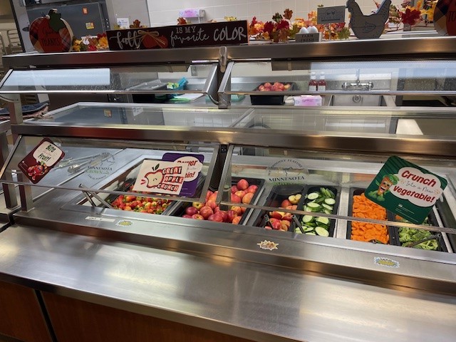 MnDeptEd's tweet photo. Foley Public Schools hosted a Let's Gather and Grow Lunch Oct. 12 in celebration of the Minnesota Great Apple Crunch. Students enjoyed a seasonal lunch featuring many of Foley's partner farmers! #F2SMonth, #MNFarmtoSchool #GatherandGrowMN https://t.co/c4nLMQv84H