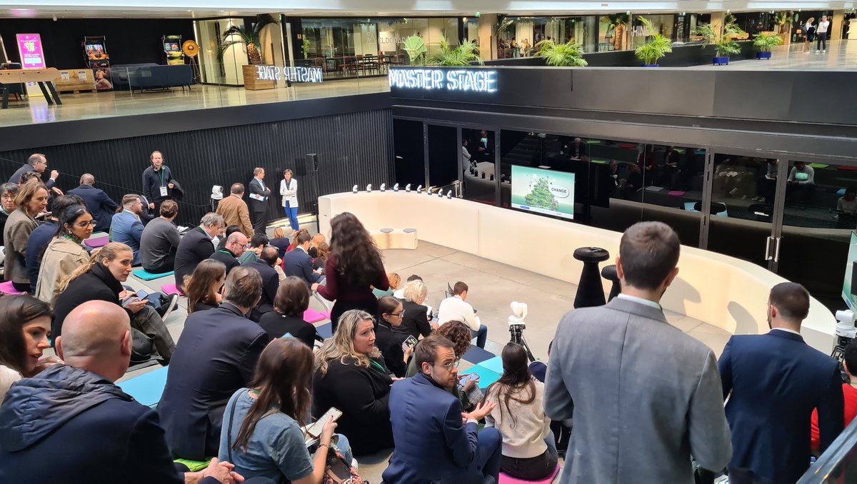 EisoxCompany's tweet image. #NetExplo Quelle édition inspirante ! 9 équipes ont présenté à StationF leurs projets de #TransformationDurable dont Eisox &amp;amp; @Poste_Immo Quelques chiffres : 80 bât. déployés, 21 GWh économisés, 24 000 tCO2 non rejetés. Et avant tout une aventure humaine, et n&apos;est qu&apos;un début🚀