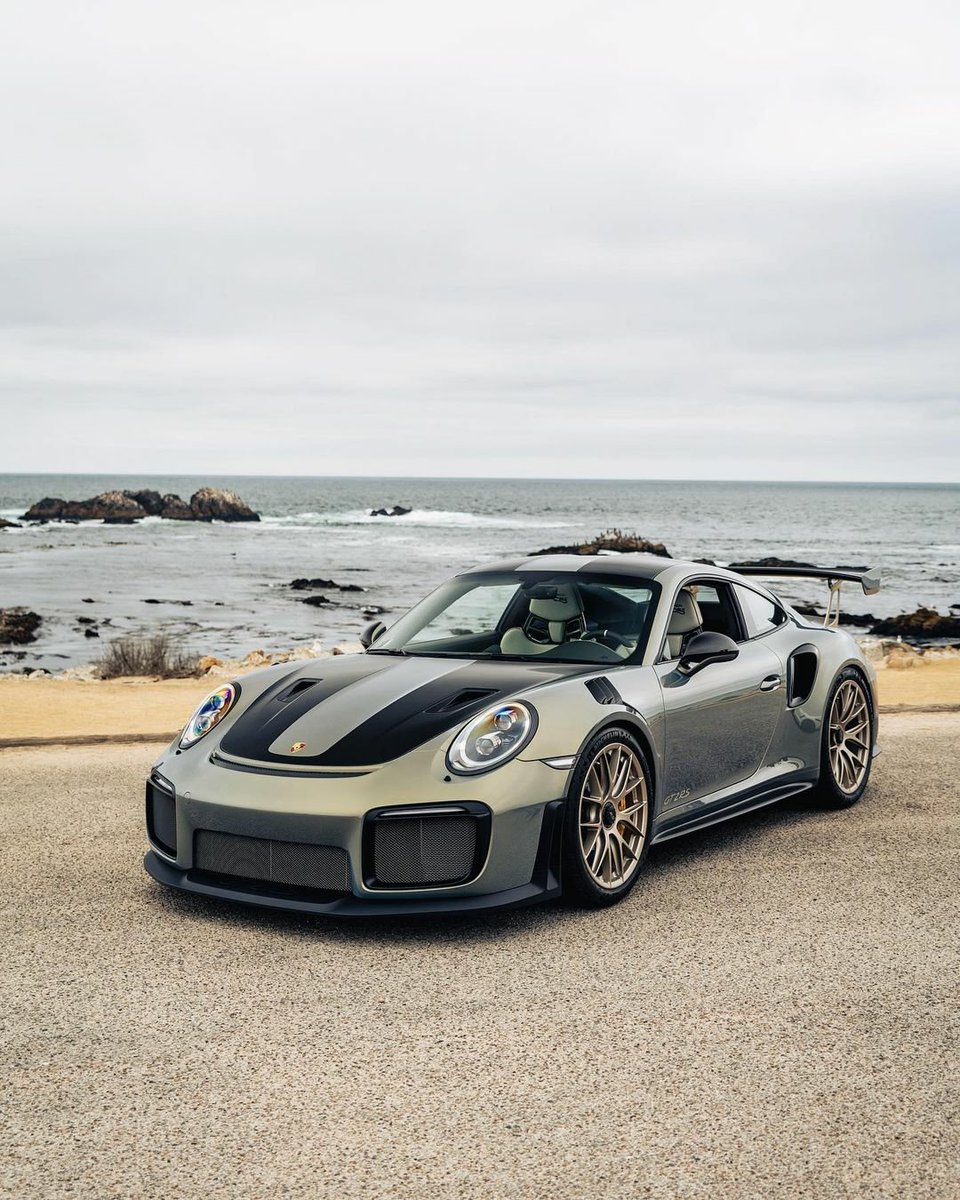 OtsileJK's tweet photo. I found a perfectly specced GT2 RS 😭😭😭 https://t.co/aAcLLwMArm