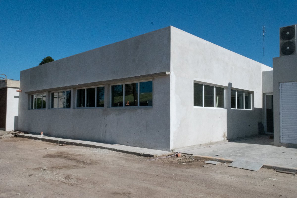 MuniCasares's tweet image. #SaludPública | Así avanza la obra más importante del 2023 🏥⏩️

👨🏻‍⚕️ En el #Hospital Municipal Julio F. Ramos continúa la construcción de la nueva unidad de #TerapiaIntensiva que tendrá 400 mt² y estará equipada con aparatología de última tecnología.