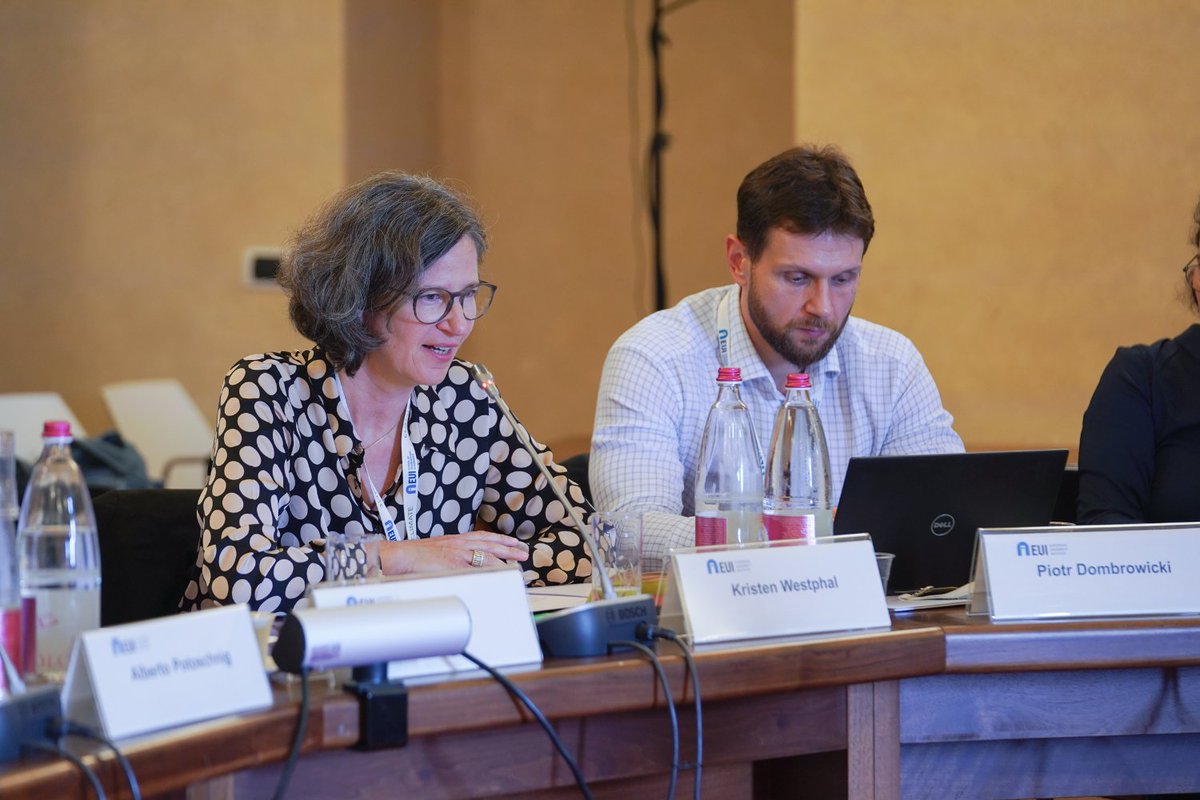 STGEUI's tweet photo. 🌱 Yesterday, STG Climate and @EUI_FSR held the High-Level Policy Dialogue "Riding the Hydrogen Hype Cycle."

💡 We explored the evidence and expectations surrounding #hydrogen's role in industrial #decarbonization, with industry leaders, experts, and @EU_Commission officials. https://t.co/3wQwWfTbLs