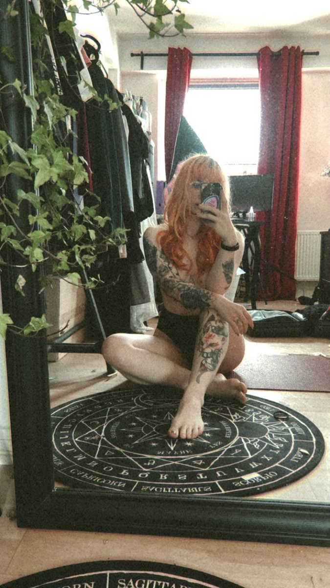 fox_kinky's tweet photo. Wer wäre dafür das ich am Wochenende came? 😈 https://t.co/SvVDRupZwp