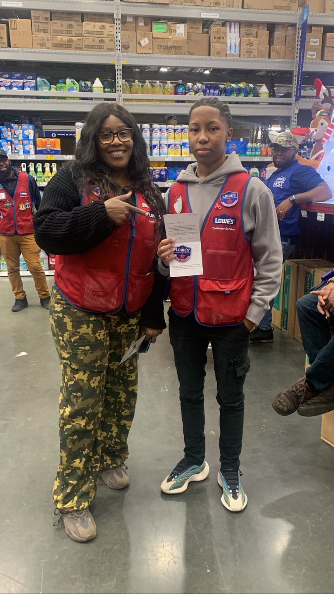 BelindaS2664's tweet photo. Great morning huddle today. It was productive team thanks for all that you do 🌟🌟🌟🌟 🌟 #District1336 #Store2664 #Rosedale #servicestar @Houghton1366 @SamCharles07 @GeorgeArias_HR @cag315 @SewellElnora @SabrinaMylonas @ShrnBrewster https://t.co/FaiOfFRKoH