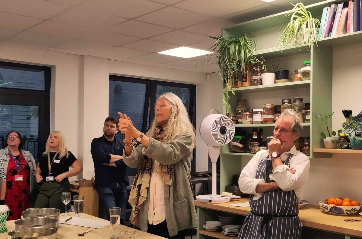 ARC2020eu's tweet photo. Finding hope in communities at #Bristol's #PlanetLocal summit 🌍 @UrsMBB reports 🇬🇧 @localfutures_ @LandworkersUK @agcconnect @robintransition
@csmaje @SusFoodTrust @GreenRupertRead @ZacGoldsmith
https://t.co/guo4tXdx1u
#weekendreads #localfood #community https://t.co/DMATaRbpQd