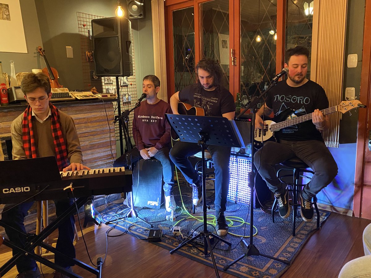 DosoroOficial's tweet image. No @teiaculturalbg, acústico!

#dosoro
#teiacultural
#6strings
#rock
#violao
#bandolim
#music
#intimista
#piano
#song