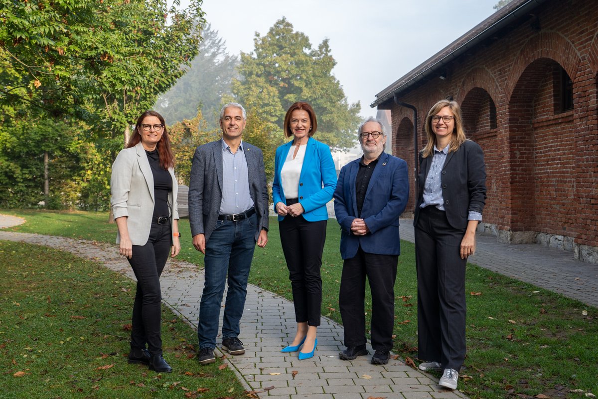 RENOWAVE.AT Impact Days in Graz: voller Erfolg dank großartiger  Vortragender und Teilnehmer. Landesrätin Simone Schmiedtbauer, frisch  angelobt, fand direkt zu uns. Auf spannende Zusammenarbeit in der  Zukunft! <a href="/Land_Steiermark/">steiermark.at</a> @BMKlimaschutz 
Foto: Christof Hütter