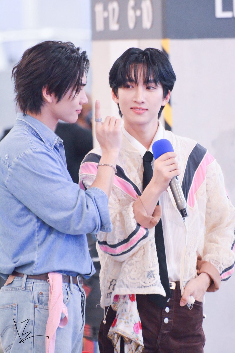 Marie_bn2708's tweet photo. @MemindyOfficial @MAME12938 @Bossckm_ @Noeul_lee6 @fort_fts @peatwasu @satapornbooks Boss and Noeul were stunning today 🔥I can't wait for TBNW !
BossNoeul in Bookfair
#BookfairxMMYProjects #Bosschaikamon #Noeulnuttarat #BoNog #BossNoeul #ShawtyBoss #MagentaBoy
📷cr. pics iiambew https://t.co/psh41PeJq4