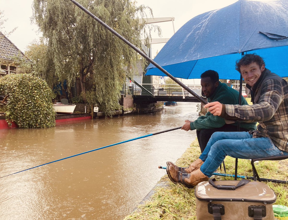 Onder herfstige omstandigheden is Tamme te vissen met Habtamu de Hoop bij de brug in Wommels. Het 2ekamerlid van de PvdA is hier opgegroeid en vertelt voor BYT, honderduit over zijn jeugd en zijn drijfveren. Binnenkort starten de uitzendingen van BYT op Omrop Fryslân.