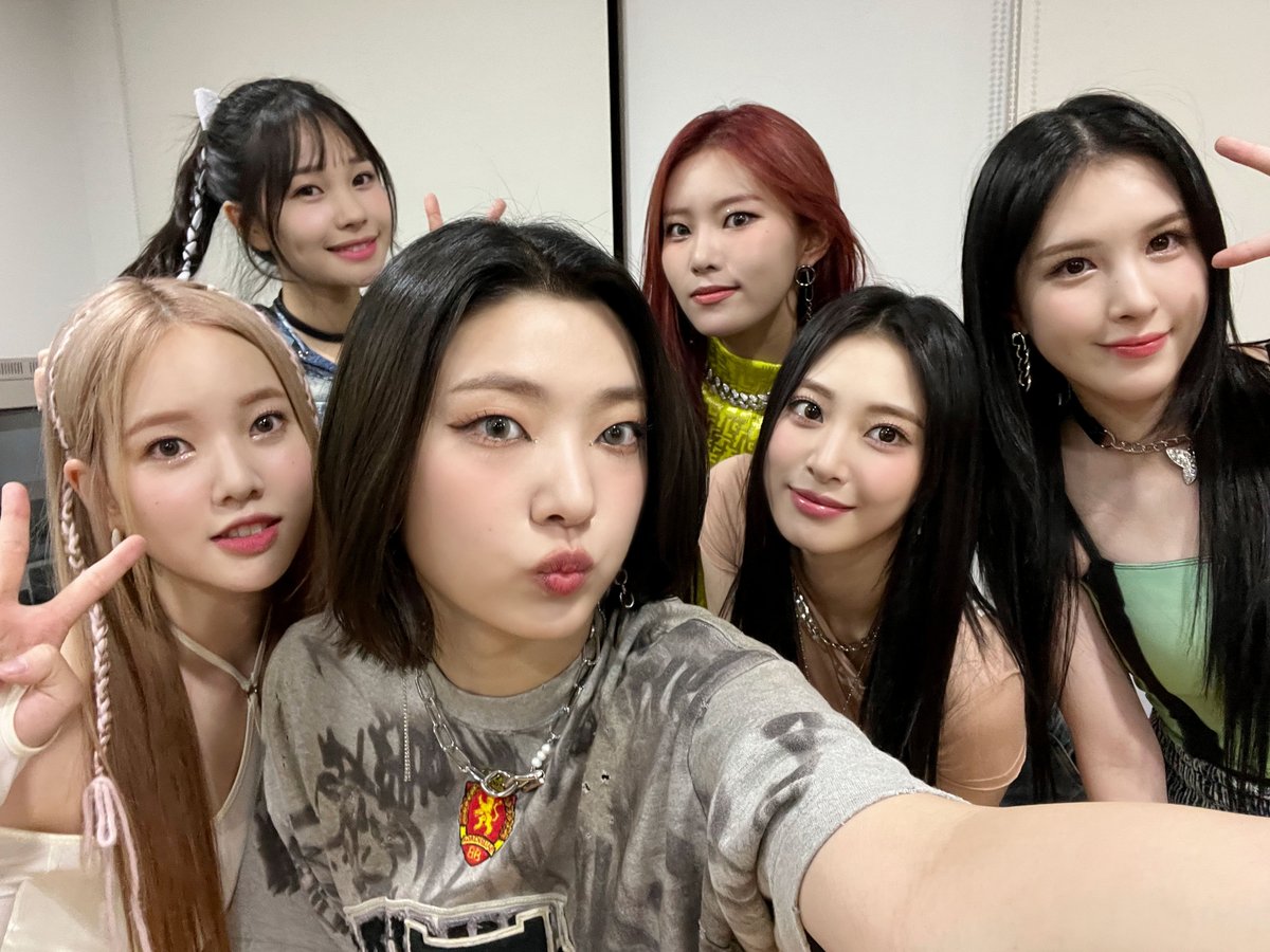 Weeekly (위클리) tweet media