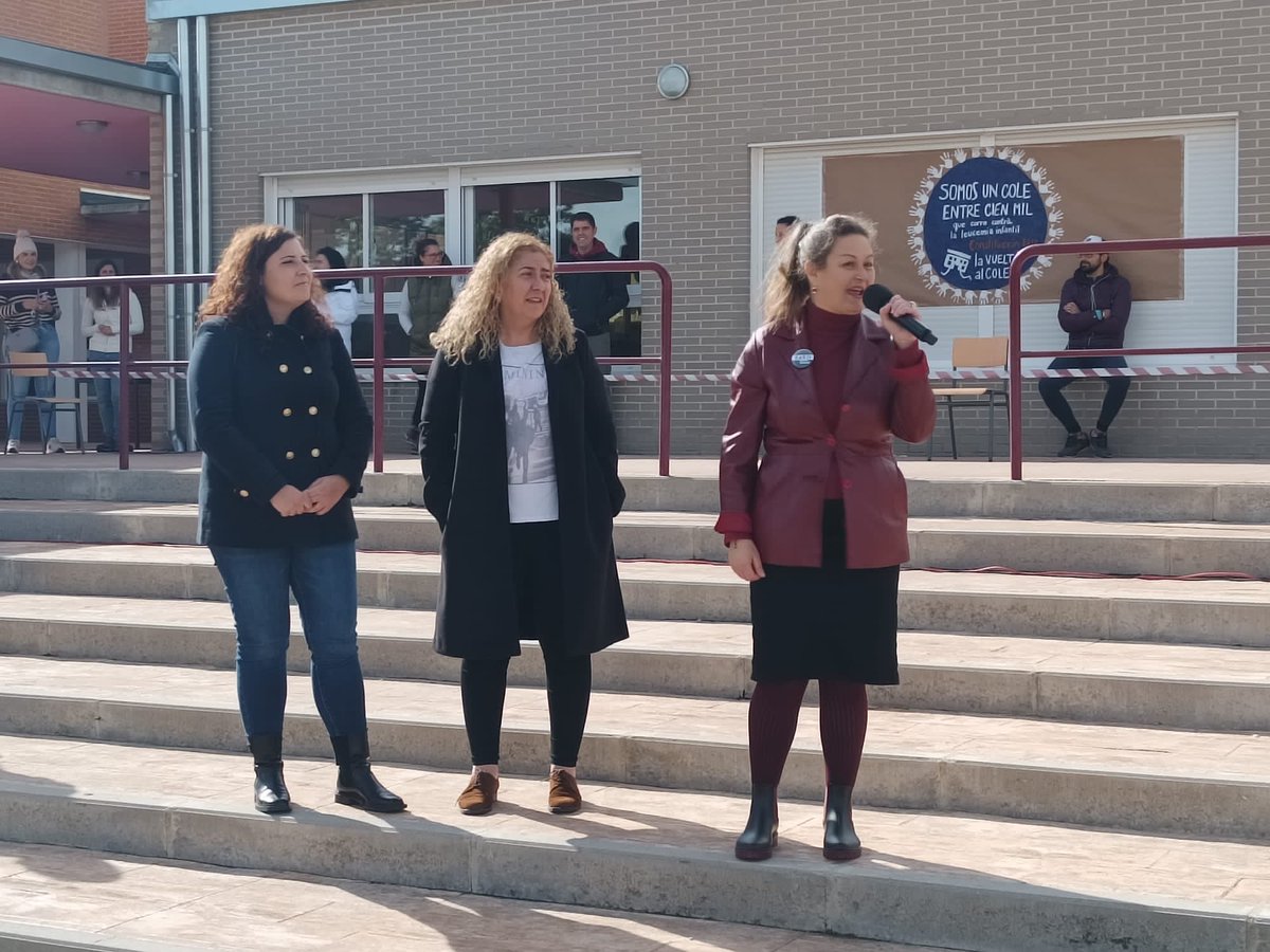 AytoLeganes's tweet photo. 🏃‍♀️ Hoy se ha celebrado una carrera en el Colegio Público 1812 de #Leganés contra la leucemia infantil, en la que han estado presentes las concejalas de Educación @MercedesULEG y Salud @VirginiaULEG https://t.co/RW9em25mA9