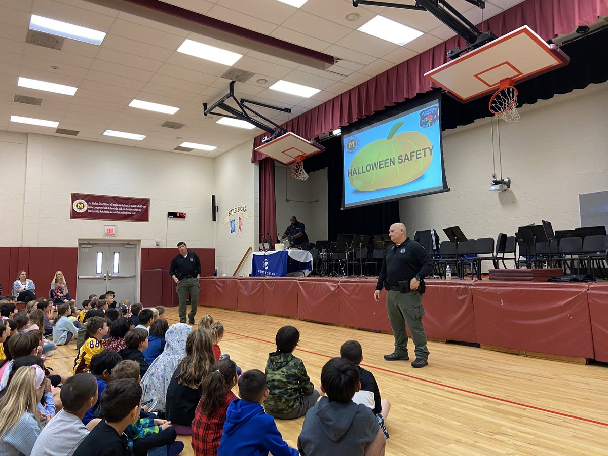 MrsManleysClass's tweet photo. Officer Tom and Officer Pete from MPD visited CAS today to share Halloween and Internet safety tips to wrap up safety week! 🎃 👻 https://t.co/x322zOwlXU