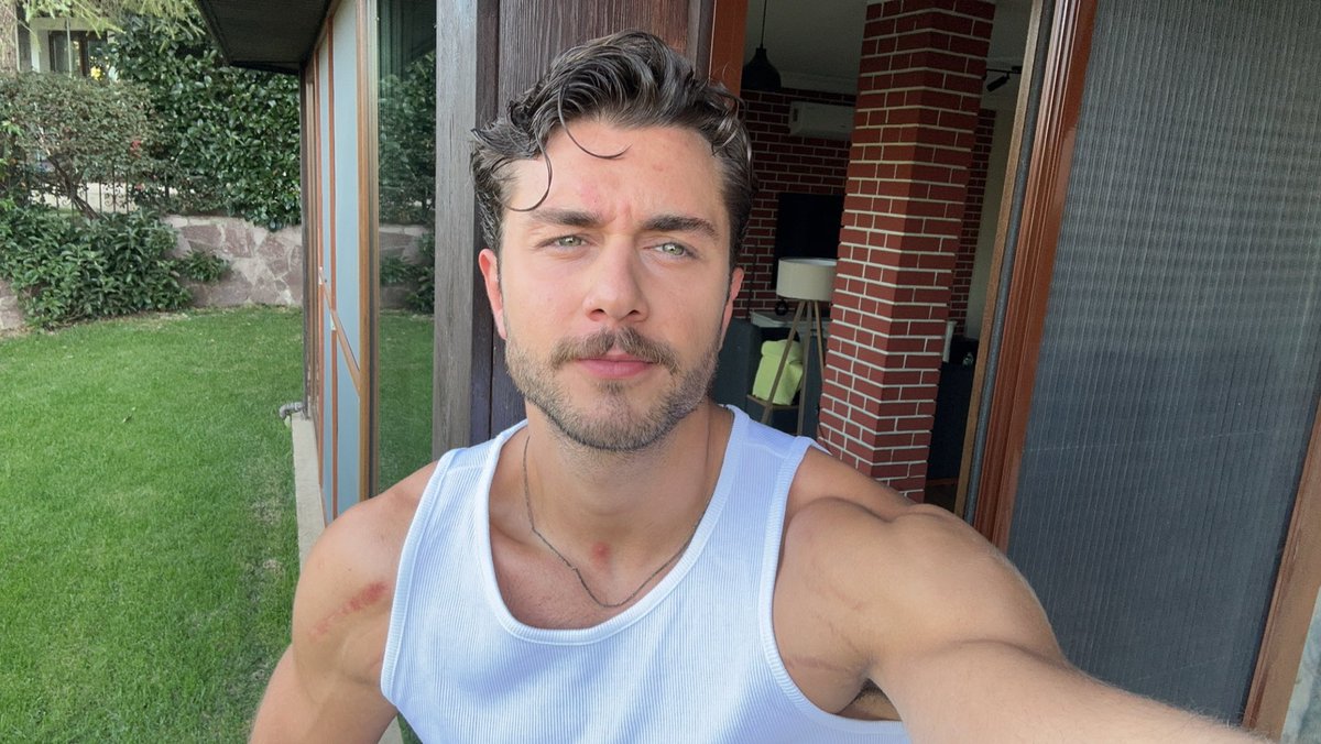 #señorBigotecomearound