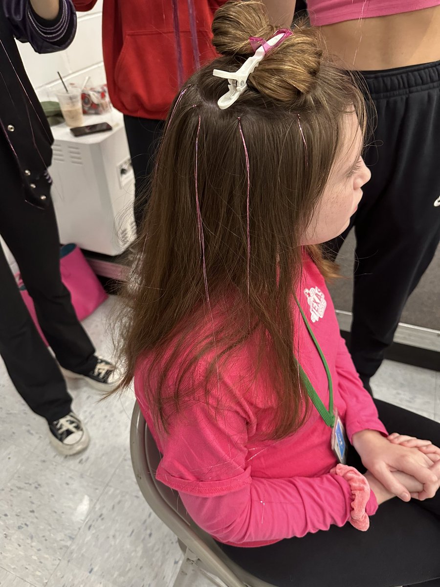 A big thank you to OBHS cosmo💖 We were so excited to get pink tinsel in our hair for pink out!!!💕💗💞💓 @FazioSally @OldBridgeTPS