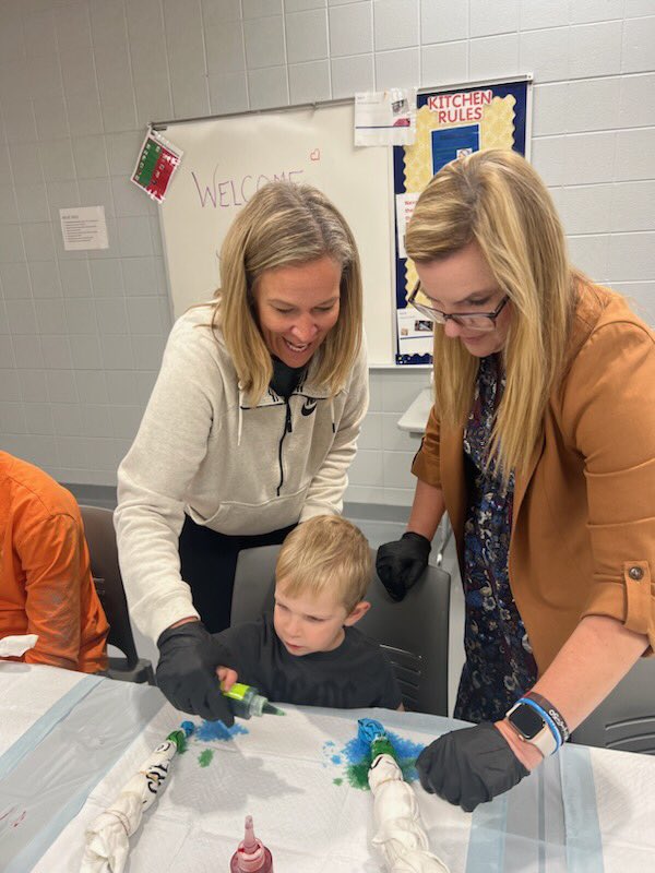 Community Makers Night at D303 Transition with Creative Threads our student run t-shirt business! Thanks to Jen and Christina for teaching us how to print and tie dye T-shirts!  <a href="/StCharlesD303/">School District 303</a>