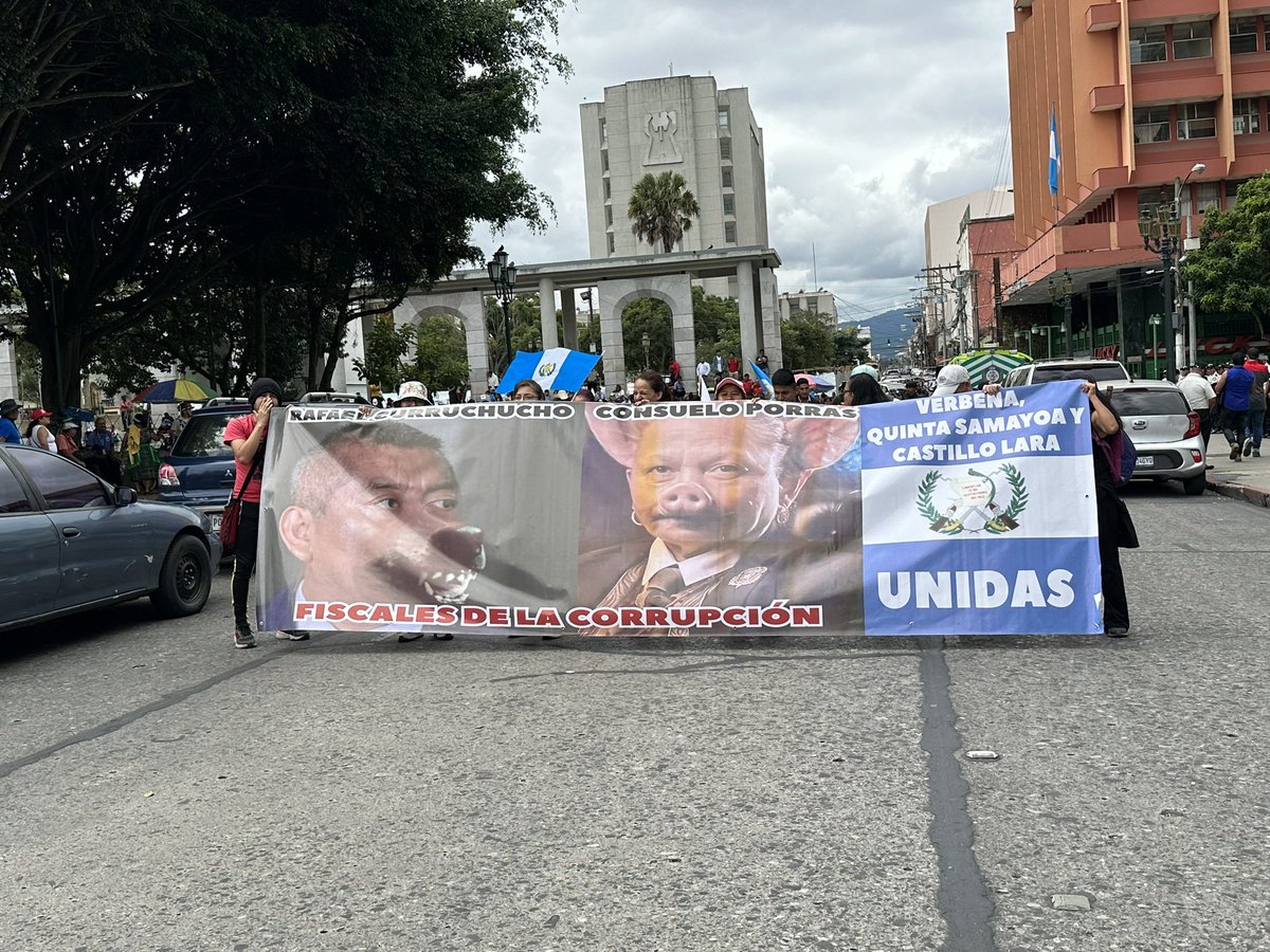 La colonia Bethania, Verbena, Quinta Samayoa y Castillo Lara en la marcha de la Revolución 
#20DeOctubre