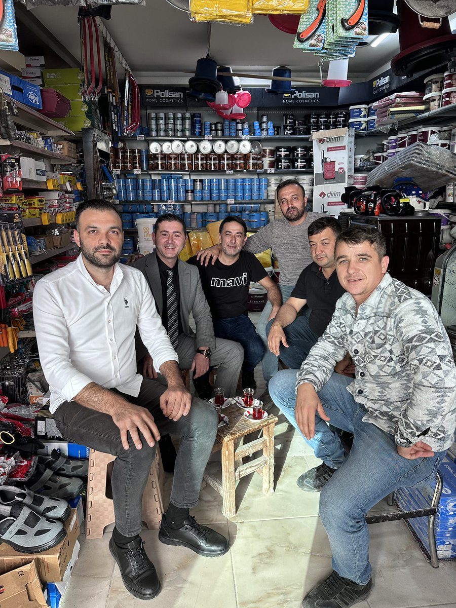 selcukgirgin54's tweet photo. 📍Kaynarca

Kıymetli esnaf dostlarımla bir araya geldik. Mesut Durmaz, Ersin Çalkan’a misafirperverliklerinden ötürü çok teşekkür ediyor, işlerinde kolaylıklar diliyorum.. https://t.co/WLuMUD49y0