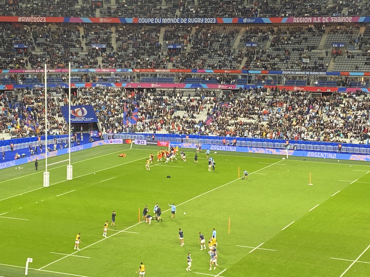 pedipalos's tweet photo. De un lado Los Pumas practican line, del otro los AB hacen scrum. Hoy las formaciones fijas pueden ser vitales #RWC23 #Fra https://t.co/QFgWj6aSFt