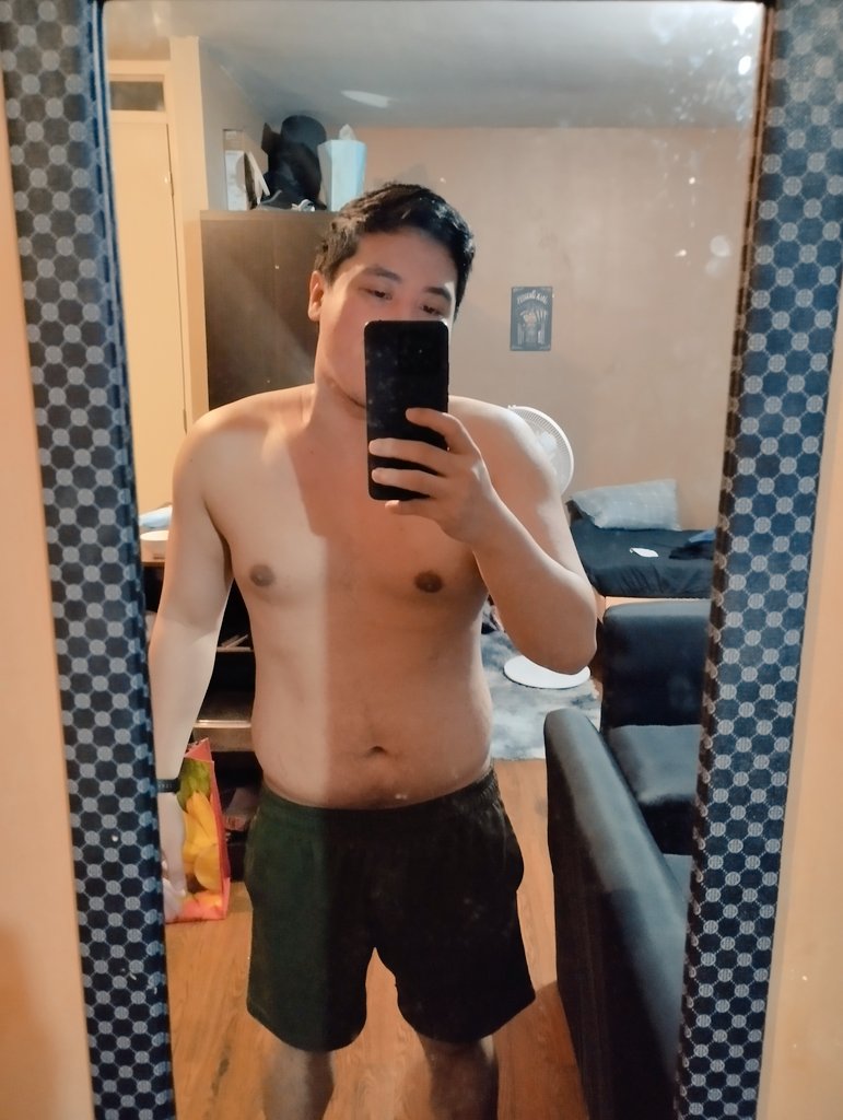 Not my super ideal bod just yet, but trust me when I say, it won't be long until I reach my goal. 🏋🏻‍♂️💪🏻