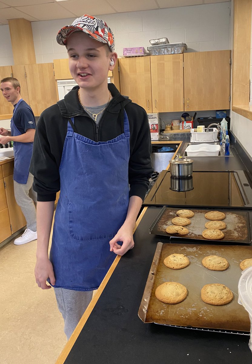 MsDFamConSci's tweet photo. Today was Free Cook madness! What a variety of treats and such wonderful collaborations in the kitchens. We’re cooking with gas down here in Cafe 137 now! Biscuits, crepes, cookies, muffins, cookies , Cinnabons, Mac n cheese, cookies. #freecookfriday, #homec, #facs https://t.co/4dHloZXNGC