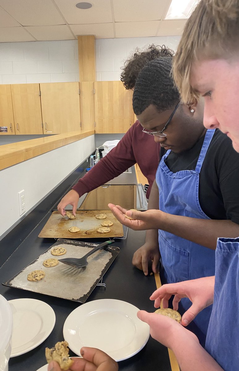 MsDFamConSci's tweet photo. Today was Free Cook madness! What a variety of treats and such wonderful collaborations in the kitchens. We’re cooking with gas down here in Cafe 137 now! Biscuits, crepes, cookies, muffins, cookies , Cinnabons, Mac n cheese, cookies. #freecookfriday, #homec, #facs https://t.co/4dHloZXNGC