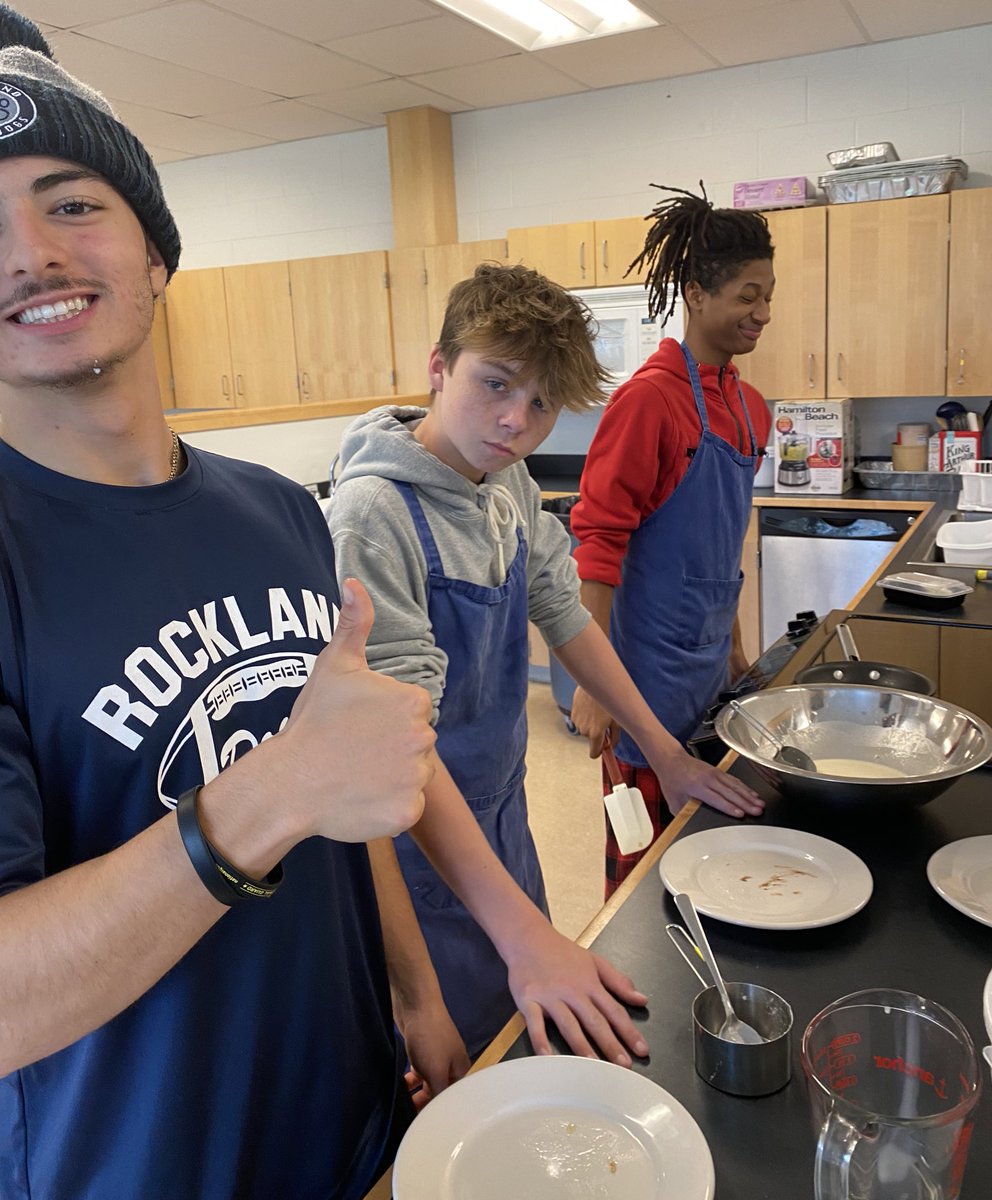 MsDFamConSci's tweet photo. Today was Free Cook madness! What a variety of treats and such wonderful collaborations in the kitchens. We’re cooking with gas down here in Cafe 137 now! Biscuits, crepes, cookies, muffins, cookies , Cinnabons, Mac n cheese, cookies. #freecookfriday, #homec, #facs https://t.co/4dHloZXNGC