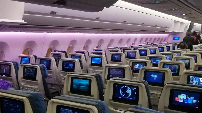 flight_report's tweet photo. [Récit de vol] Découvrons la nouvelle ligne d’@azulinhasaereas en @Airbus #A350 entre @ParisAeroport 🇫🇷 et Campinas 🇧🇷 :

Cabine confortable et peu remplie, équipage impliqué et efficace, catering correct mais peu élaboré.

✈️ https://t.co/s51eKSvQAK https://t.co/8Kj6FEybQh