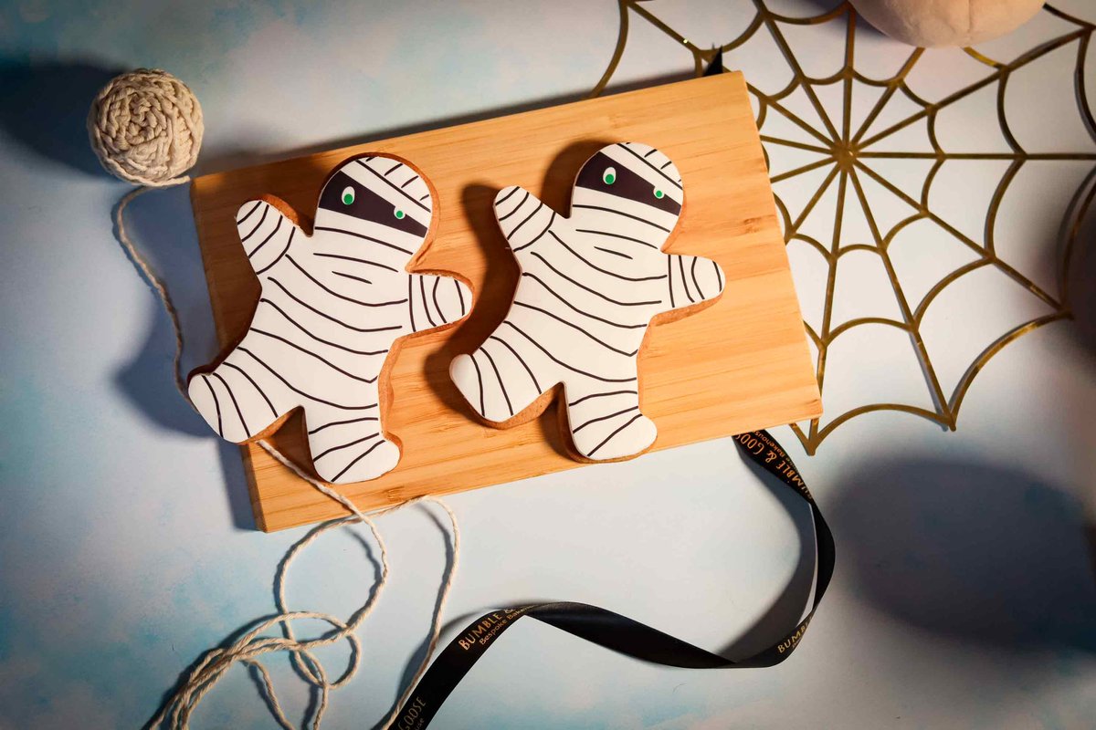 5 Reasons to celebrate Halloween…

1.  Engage with your team and boost morale👻
2.  Show some appreciation and recognition 
3.  Use as pitching gifts to reach out to potential customers 🧛‍♂️ 
4.  Use branded Halloween treats to draw a crowd at your event
5.  Treat your customers