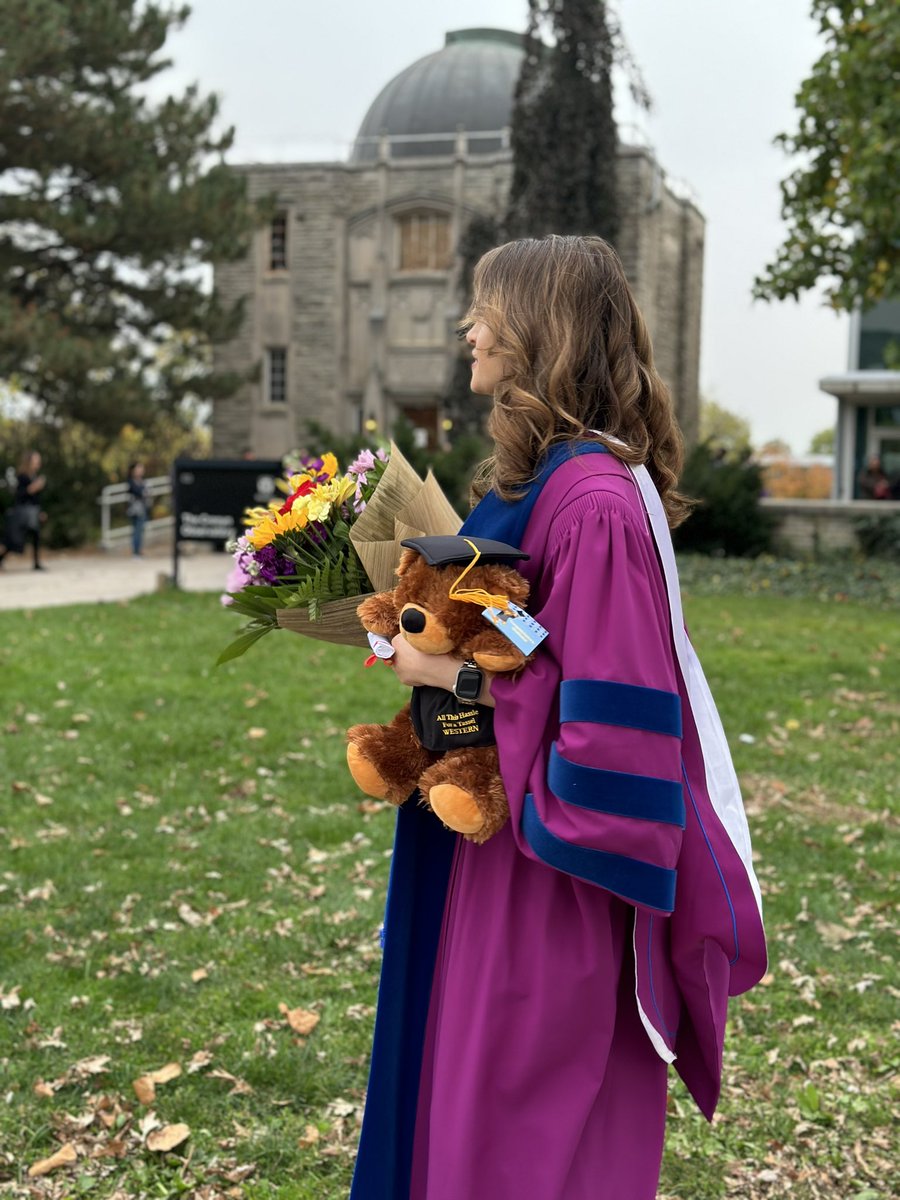 #PhDone

And all this hassle for a tassel!

Thanks to everyone who supported me along this journey 💜

My PhD journey has officially come to an end! @joymacdermid 💐

#PurpleAndProud