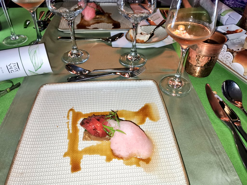 Dani_Masterson's tweet photo. What an experience... The Just Veg menu @atmosKANI is out of this world 👌 #AtmosphereKanifushi
#AtmosphereHotelsandResorts #AtmosphereCore https://t.co/tfqvTZvCh3