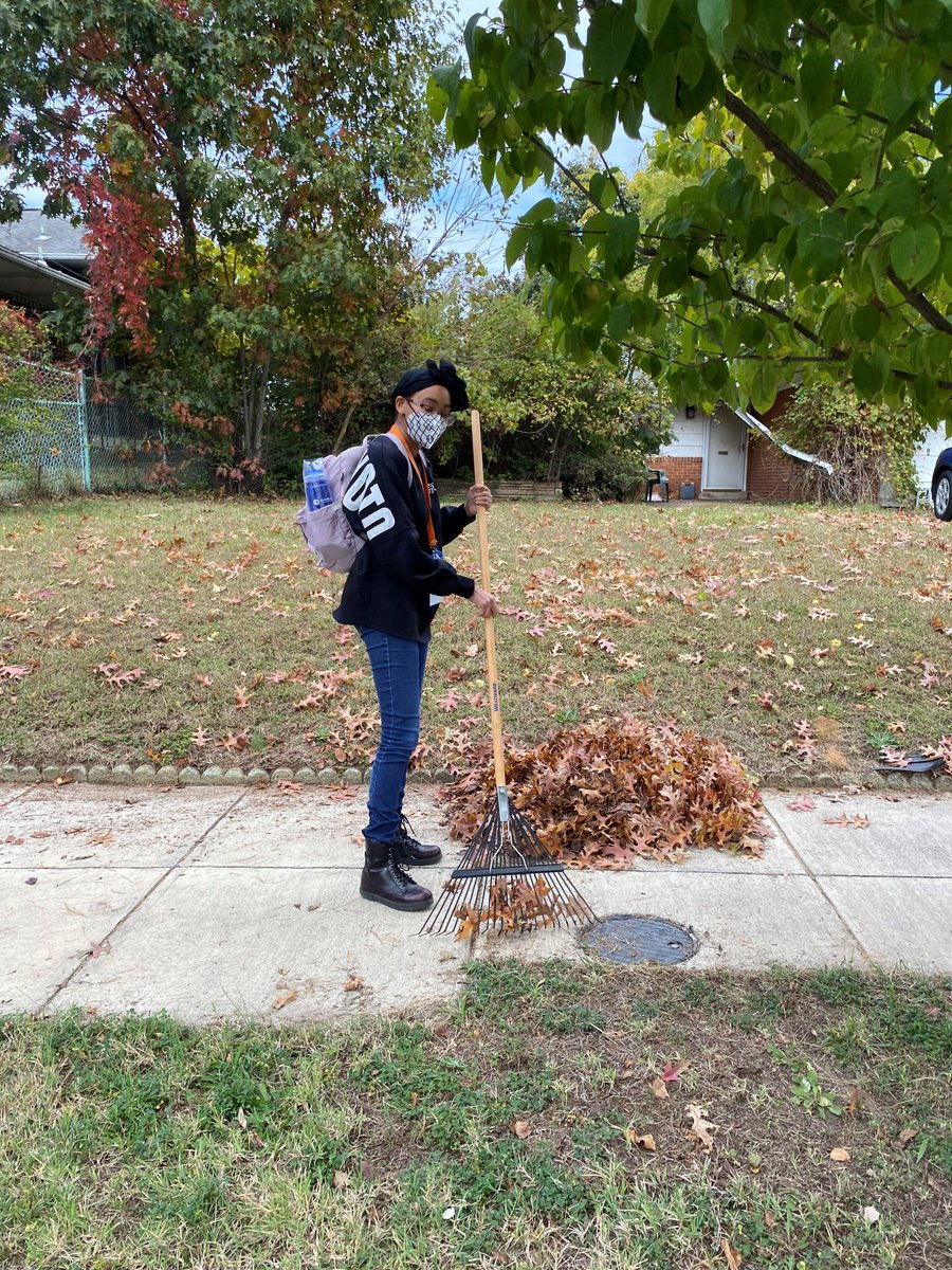 truthshallnlwh's tweet photo. @CleanCityDC Beautification Activity at @ServeDC 6th Annual All Corps at Kenilworth Recreation Center!
Together Let's Keep a #TrashfreeDC #BacktoBasicsDC https://t.co/YnO2mJL8Mm